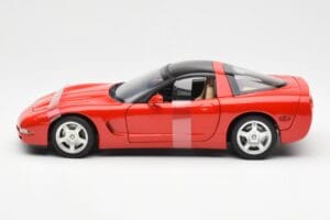 Chevrolet Corvette C5 Hardtop Rot UT Models 1:18 21041 Druckguss — Bild 3 von 6