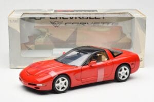 Chevrolet Corvette C5 Hardtop Rot UT Models 1:18 21041 Druckguss — Bild 6 von 6