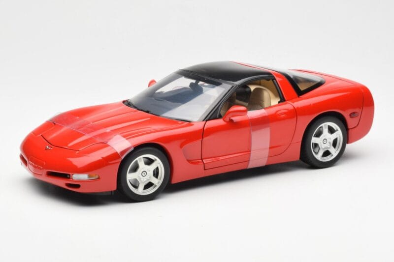 Chevrolet Corvette C5 Hardtop Rot UT Models 1:18 21041 Druckguss