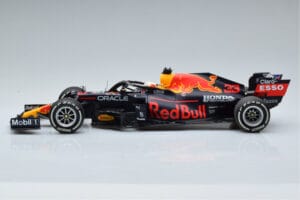 Red Bull Racing RB16B #33 M. Verstappen Abu Dhabi GP F1 World Champion 2021 Minichamps 1:18 110212333 Druckguss — Bild 3 von 6