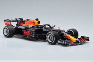 Red Bull Racing RB16B #33 M. Verstappen Abu Dhabi GP F1 World Champion 2021 Minichamps 1:18 110212333 Druckguss — Bild 4 von 6