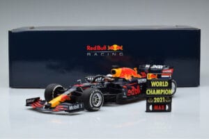 Red Bull Racing RB16B #33 M. Verstappen Abu Dhabi GP F1 World Champion 2021 Minichamps 1:18 110212333 Druckguss — Bild 6 von 6