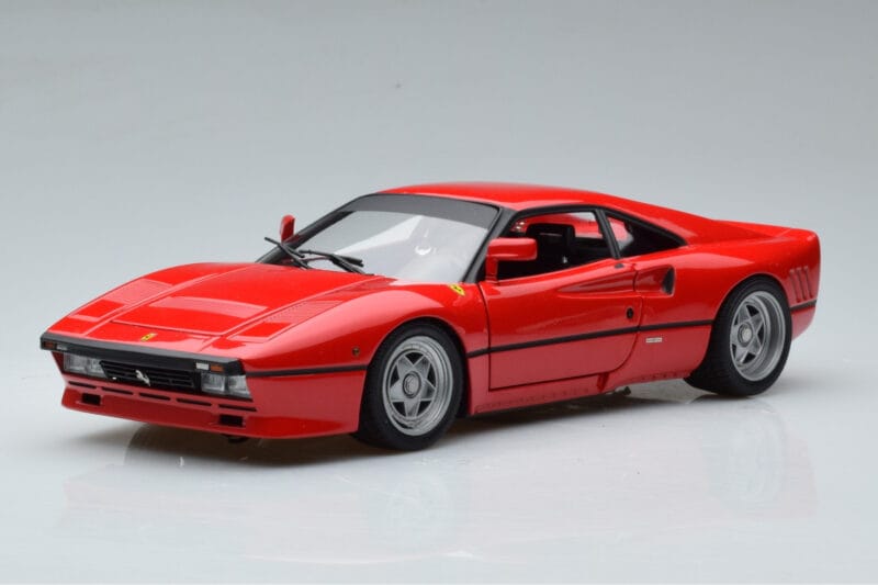 Ferrari 288 GTO Rot Hot Wheels 1:18 J8248-0510 Druckguss