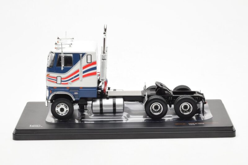 Ford CL 9000 Weiß Blau IXO 1:43 TR177 Druckguss