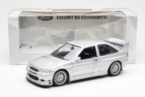Ford Escort RS Cosworth Straßenfahrzeug Silber UT Models 1:18 22706 Druckguss — Bild 2 von 6
