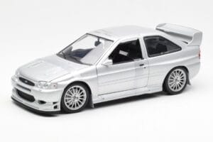 Ford Escort RS Cosworth Straßenfahrzeug Silber UT Models 1:18 22706 Druckguss