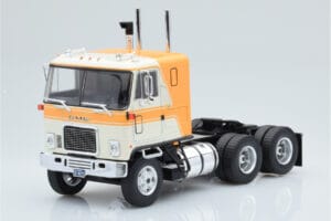 GMC Astro 95 Beige Weiß IXO 1:43 TR167 Druckguss