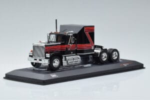 GMC General Rot Schwarz IXO 1:43 TR102 Druckguss