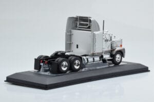 GMC General SBFA Silber IXO 1:43 TR166 Druckguss — Bild 2 von 6