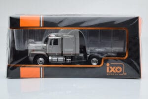 GMC General SBFA Silber IXO 1:43 TR166 Druckguss — Bild 6 von 6