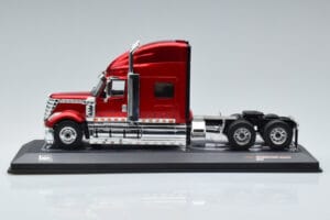 International Lonestar Rot IXO 1:43 TR103 Druckguss — Bild 3 von 6