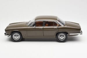 Jaguar XJ6 Series 1 4.2 Sable Braun Paragon 1:18 2011004 Druckguss — Bild 4 von 8