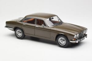 Jaguar XJ6 Series 1 4.2 Sable Braun Paragon 1:18 2011004 Druckguss — Bild 6 von 8