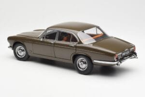 Jaguar XJ6 Series 1 4.2 Sable Braun Paragon 1:18 2011004 Druckguss — Bild 7 von 8
