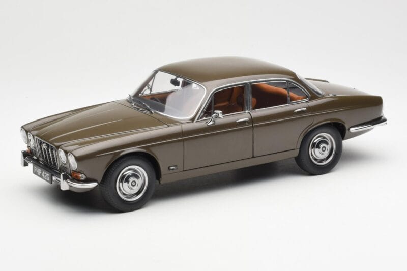 Jaguar XJ6 Series 1 4.2 Sable Braun Paragon 1:18 2011004 Druckguss