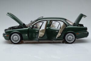 Jaguar XJ6 X350 Racing Grün Almost Real 1:18 810502 Druckguss — Bild 4 von 13