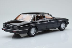 Jaguar XJ6 XJ40 Ebony Schwarz Almost Real 1:18 810543 Druckguss — Bild 3 von 11
