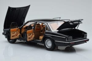 Jaguar XJ6 XJ40 Ebony Schwarz Almost Real 1:18 810543 Druckguss — Bild 5 von 11