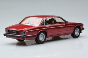 Jaguar XJ6 XJ40 Flamenco Rot Almost Real 1:18 810541 Druckguss — Bild 3 von 11