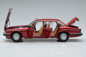 Jaguar XJ6 XJ40 Flamenco Rot Almost Real 1:18 810541 Druckguss — Bild 4 von 11