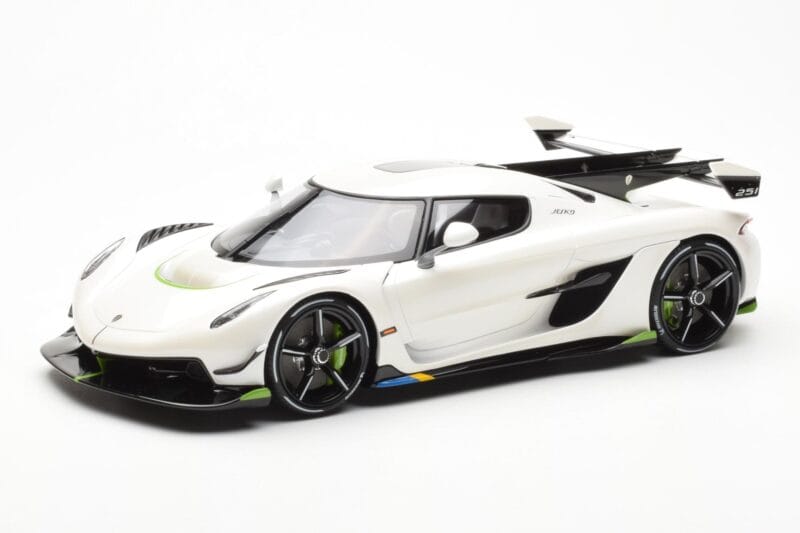 Koenigsegg Jesko Attack Weiß GT Spirit 1:18 GT389 Resin