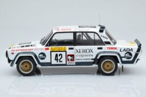 Lada 2105 VFTS #42 S. Brundza Rally 1000 Lakes 1984 IXO 1:18 18RMC146 Druckguss — Bild 3 von 6