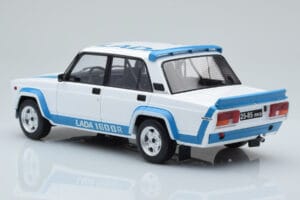 Lada 2105 VFTS Weiß IXO 1:18 18CMC144 Druckguss — Bild 5 von 6