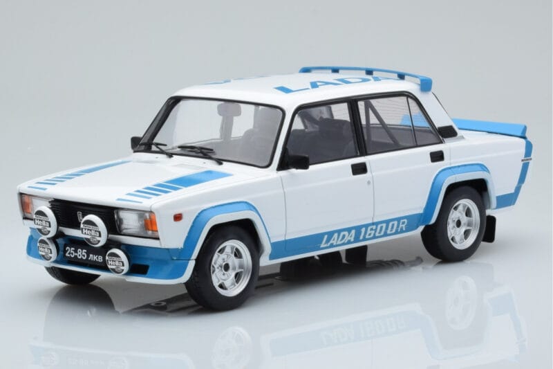 Lada 2105 VFTS Weiß IXO 1:18 18CMC144 Druckguss