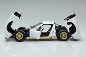 Lamborghini Miura SV Weiß AUTOart 1:18 74544 Druckguss — Bild 4 von 8