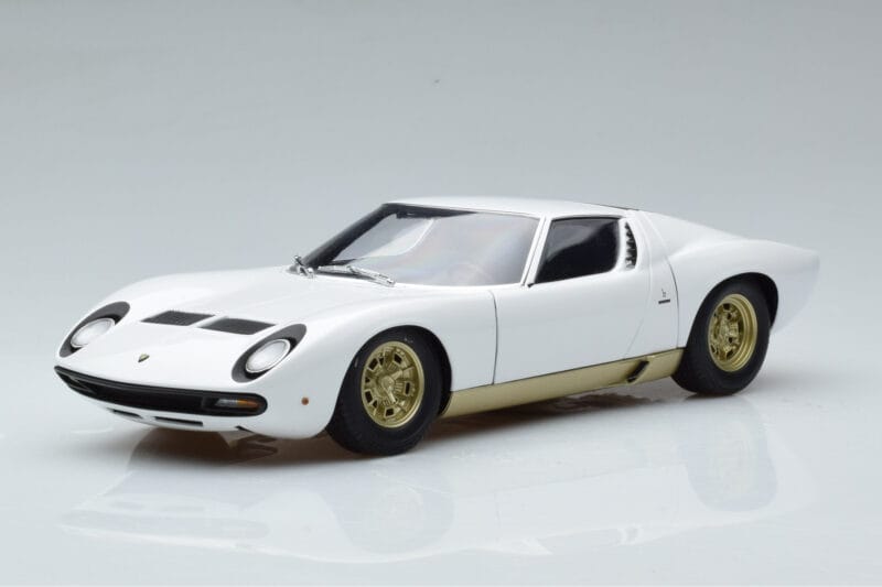 Lamborghini Miura SV Weiß AUTOart 1:18 74544 Druckguss