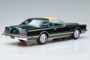 Lincoln Continental Mark V Dunkelgrün MCG 1:18 MCG18404 Druckguss — Bild 2 von 6
