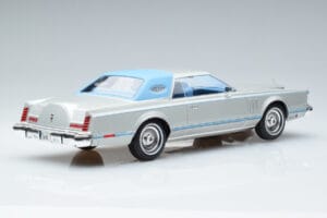 Lincoln Continental Mark V Silber MCG 1:18 MCG18403 Druckguss — Bild 2 von 6