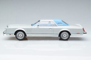 Lincoln Continental Mark V Silber MCG 1:18 MCG18403 Druckguss — Bild 3 von 6