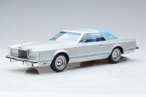 Lincoln Continental Mark V Silber MCG 1:18 MCG18403 Druckguss