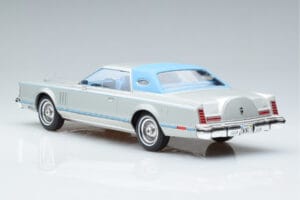 Lincoln Continental Mark V Silber MCG 1:18 MCG18403 Druckguss — Bild 5 von 6