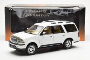 Lincoln Navigator Weiß AUTOart 1:18 72761 Druckguss — Bild 8 von 8