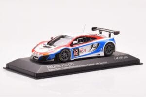 McLaren 12C GT3 #82 Russian Team A. Vasiliev / D. Vasiliauskas / M. Asmer / B. Spengler Spa 24 Hours 2014 Minichamps 1:43 437 — Bild 2 von 4