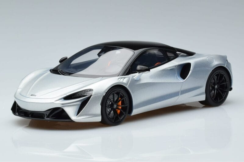 McLaren Artura Silber GT Spirit 1:18 GT873 Resin
