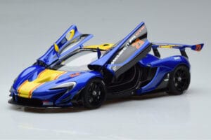 McLaren P1 GTR Blau Mit Gelben Streifen AUTOart 1:18 81542 Komposit — Bild 2 von 7
