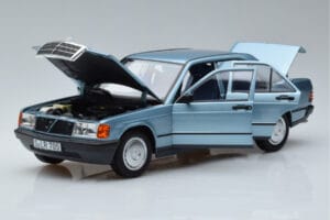 Mercedes 190E W201 Hellblau Norev 1:18 183828 Druckguss — Bild 2 von 7