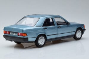 Mercedes 190E W201 Hellblau Norev 1:18 183828 Druckguss — Bild 3 von 7