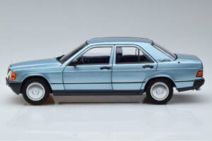 Mercedes 190E W201 Hellblau Norev 1:18 183828 Druckguss — Bild 4 von 7