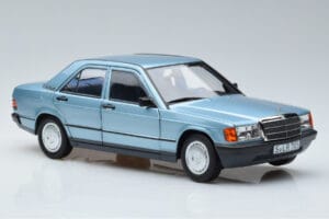 Mercedes 190E W201 Hellblau Norev 1:18 183828 Druckguss — Bild 5 von 7