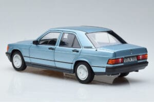 Mercedes 190E W201 Hellblau Norev 1:18 183828 Druckguss — Bild 6 von 7