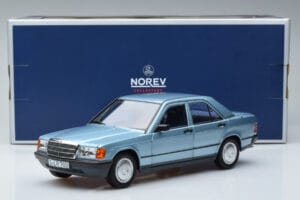 Mercedes 190E W201 Hellblau Norev 1:18 183828 Druckguss — Bild 7 von 7