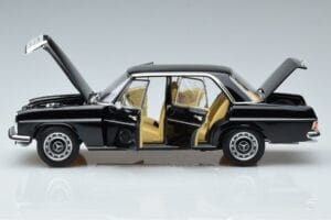 Mercedes 200 W115 Limitierte Auflage Norev 1:18 183775 Druckguss — Bild 4 von 8