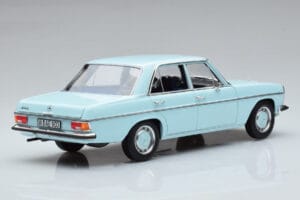 Mercedes 200 W115 Norev 1:18 183777 Druckguss — Bild 3 von 7