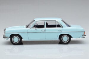 Mercedes 200 W115 Norev 1:18 183777 Druckguss — Bild 4 von 7