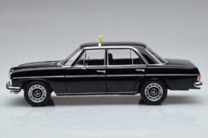 Mercedes 200 W115 Taxi Norev 1:18 183776 Druckguss — Bild 4 von 7