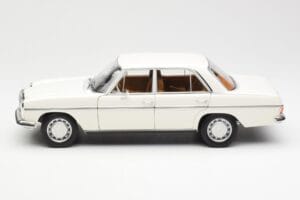Mercedes 200 W115 Weiß Norev 1:18 183770 Druckguss — Bild 4 von 8
